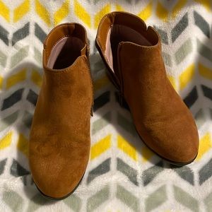 Cat & Jack girls booties. Size 13. Brown suede